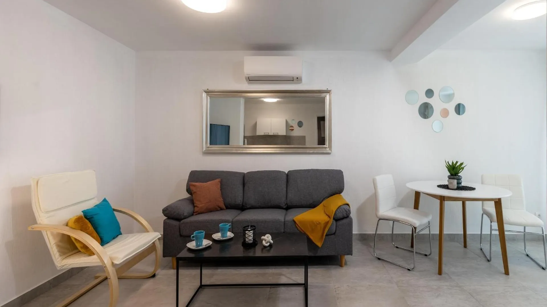 Nice Apartment With Terrace And Swimming Pool Crikvenica
